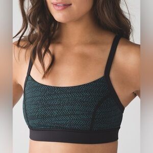 Lululemon Rise and Run Bra in Mini Trax Deep Green Black / Black Size 4